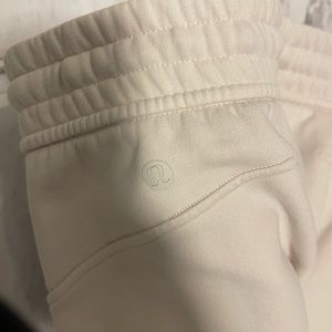 Lululemon crop joggers